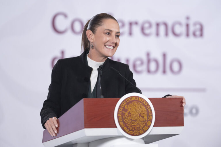 2025-12-23_Conferencia_de_prensa_matutina_-_Palacio_Nacional_11_SLE