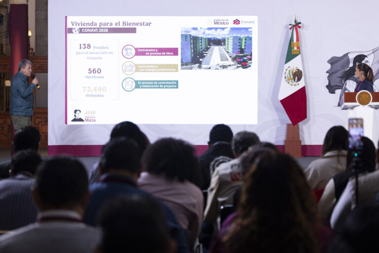 2026-06-15_Conferencia_de_prensa_matutina_-_Palacio_Nacional_08_JCRM