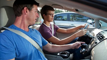 teen_boy_seatbelt_dad