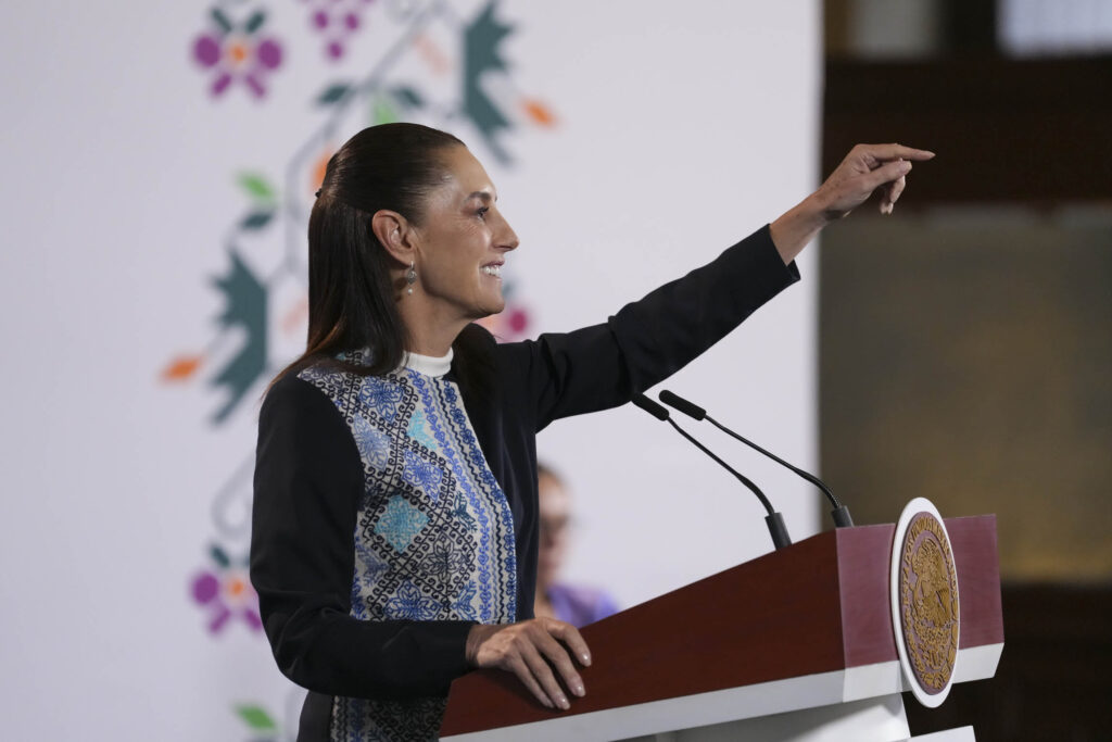 2026-10-15_Conferencia_de_prensa_matutina_-_Palacio_Nacional_04_HC